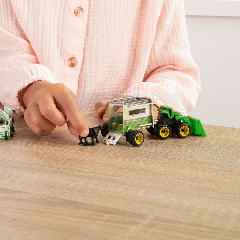 John Deere Treads Eco-Snaps Barn Play Set
