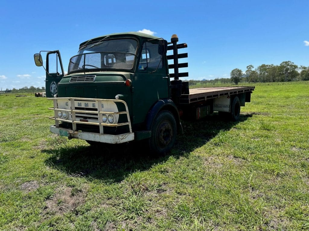 13. Commer truck