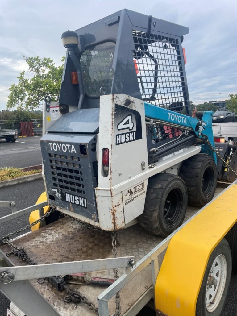 2022 U17-3 Huski Skid Steer & Spreader Bar