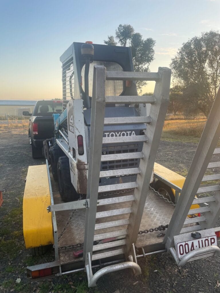2022 U17-3 Huski Skid Steer & Spreader Bar